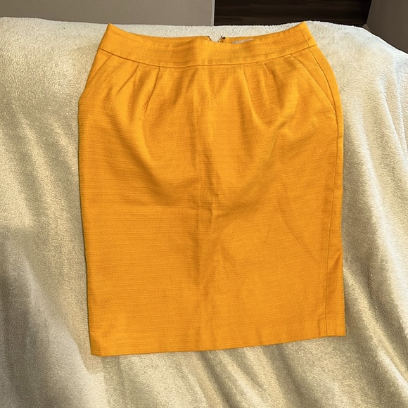Banana Republic mustard skirt - Picture 1 of 5